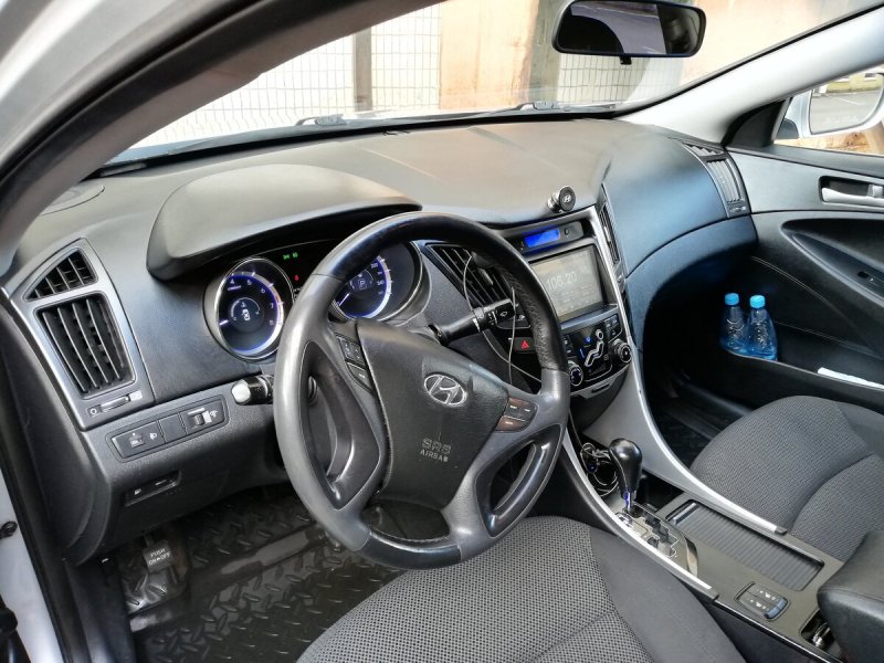 Hyundai Sonata 2010 салон