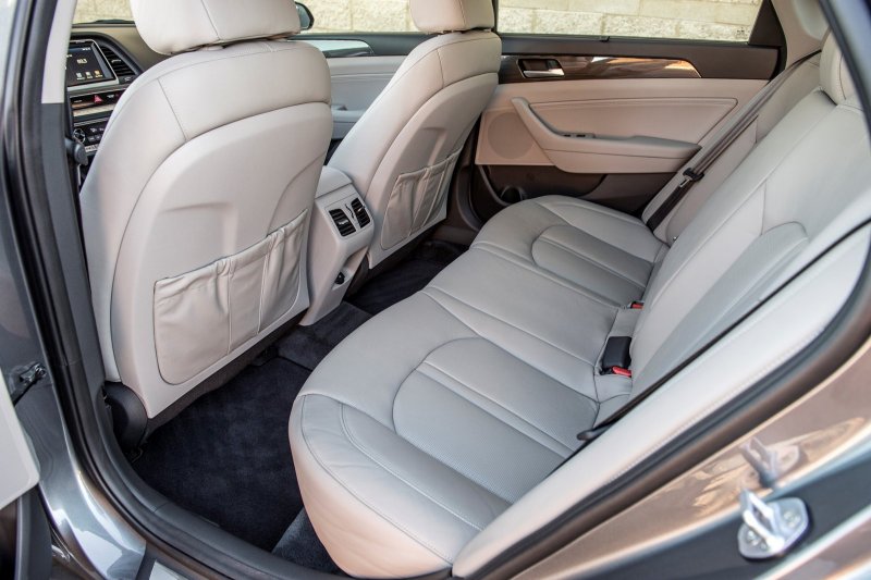 Hyundai Sonata 2021 белый салон