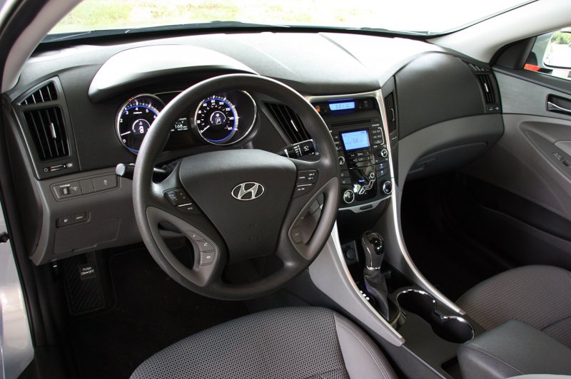 Hyundai Sonata 2011 салон