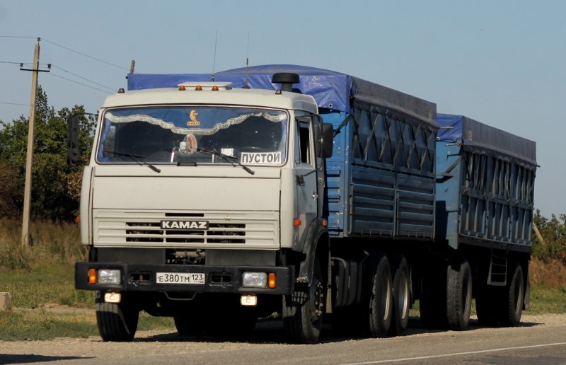 КАМАЗ 55111 бортовой сельхозник