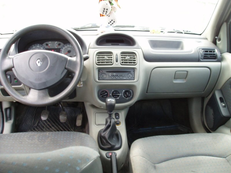 Renault symbol салон 2011