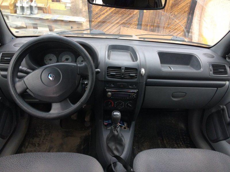 Renault symbol 2003 салон