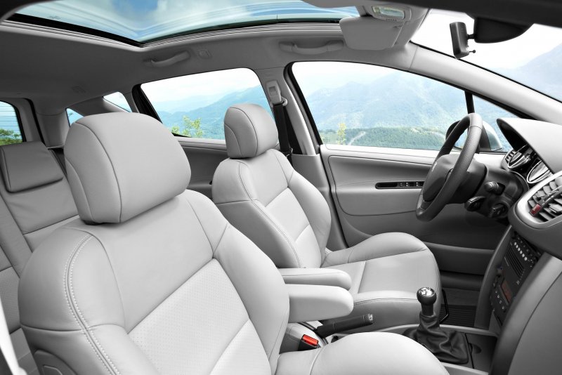 Салон Recaro Пежо 206 RC