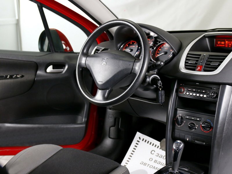 Peugeot 207 салон
