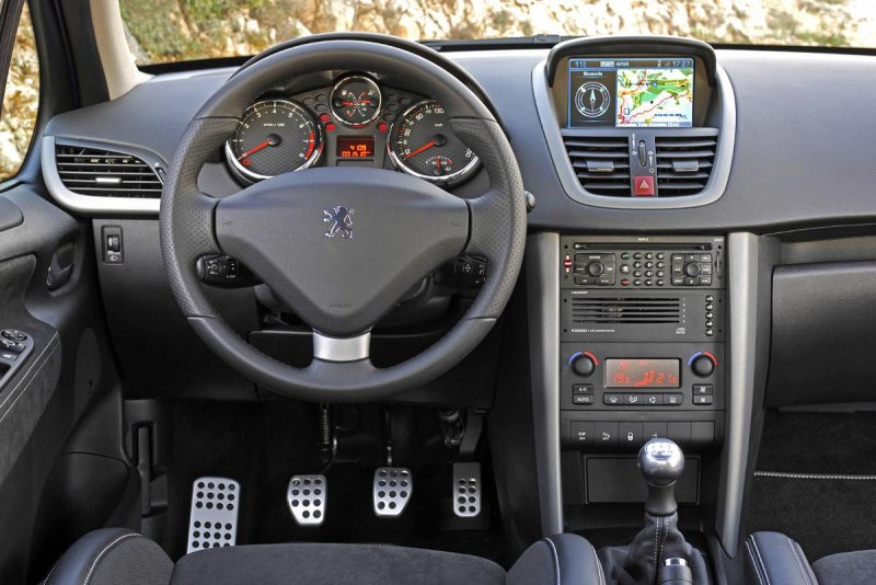 Peugeot 207 салон
