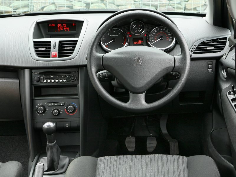 Peugeot 207 2008 салон