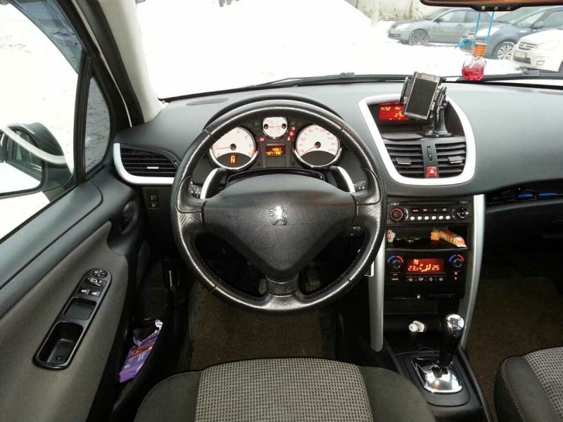 Peugeot 207 салон
