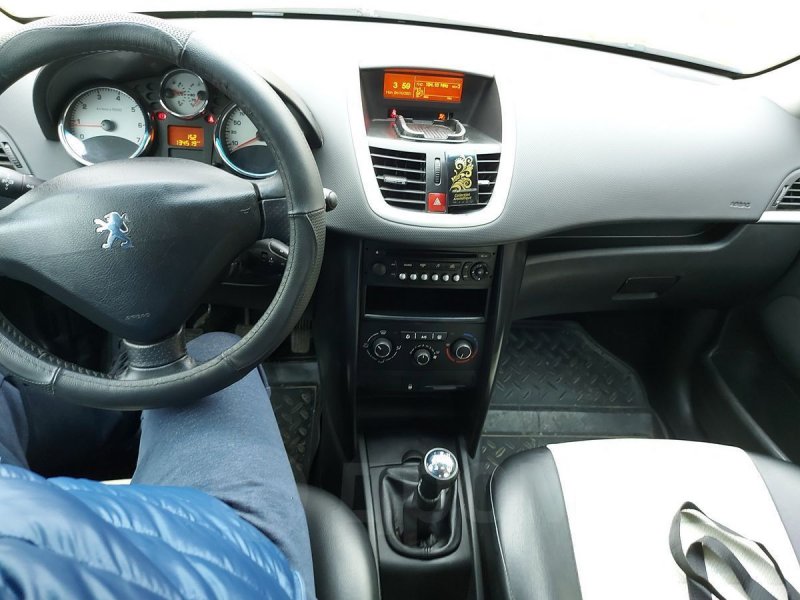 Peugeot 207 RC салон