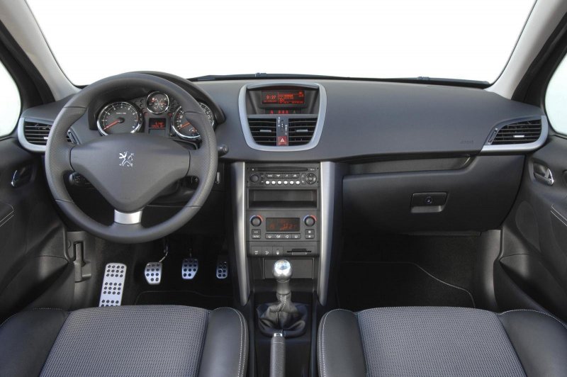 Peugeot 207 салон