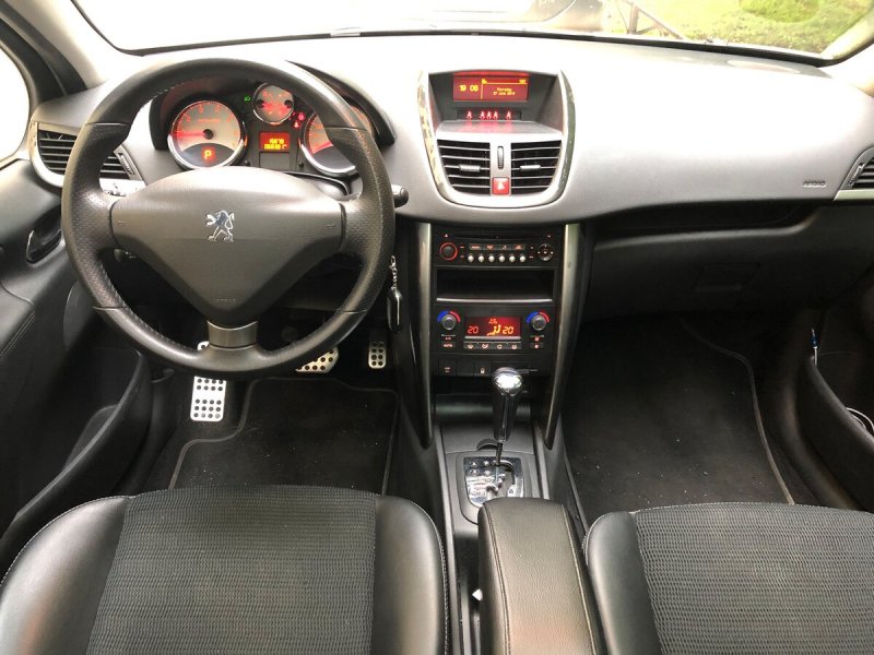 Peugeot 207 RC салон