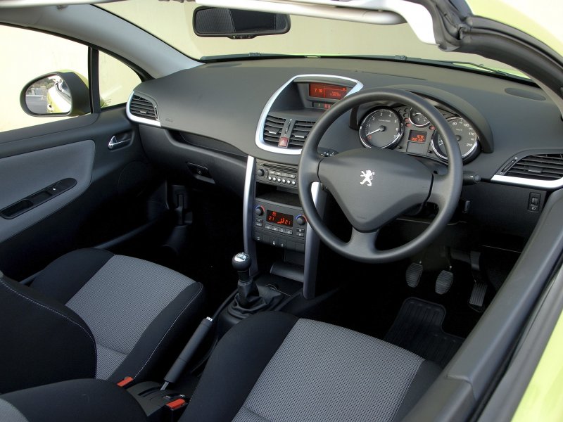 Peugeot 207 2010 салон