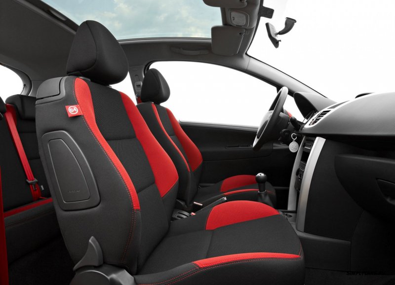 Peugeot 207 кожаный салон