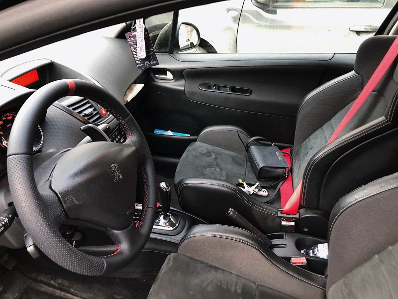 Peugeot 207 салон
