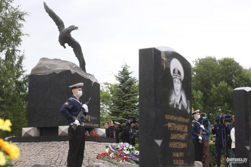 Тела моряков подводников Курск