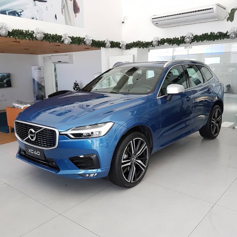 Volvo xc60 bursting Blue