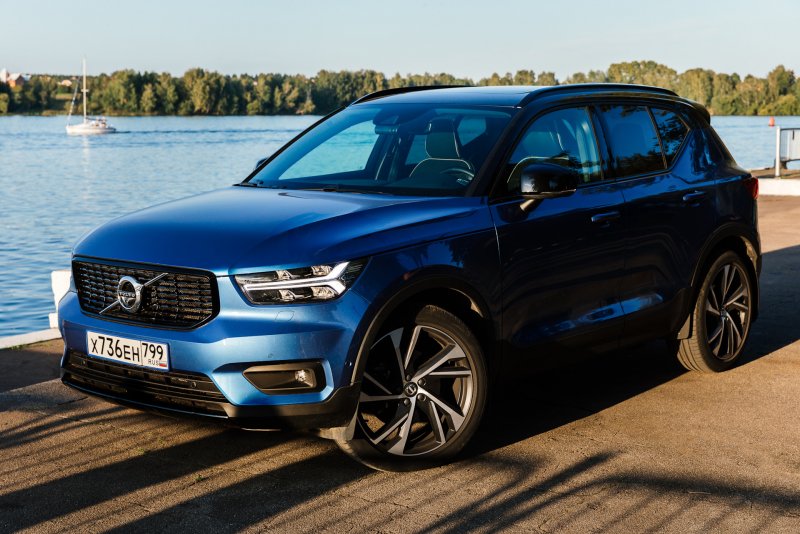 Volvo xc40 синий