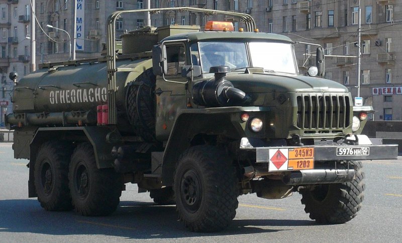 Урал 4320 заправщик