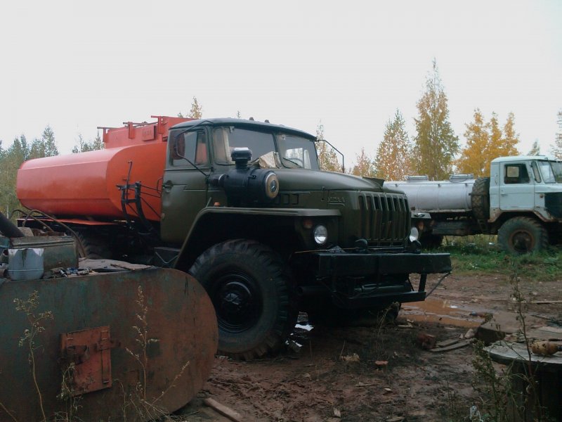 Топливозаправщик Урал 5557