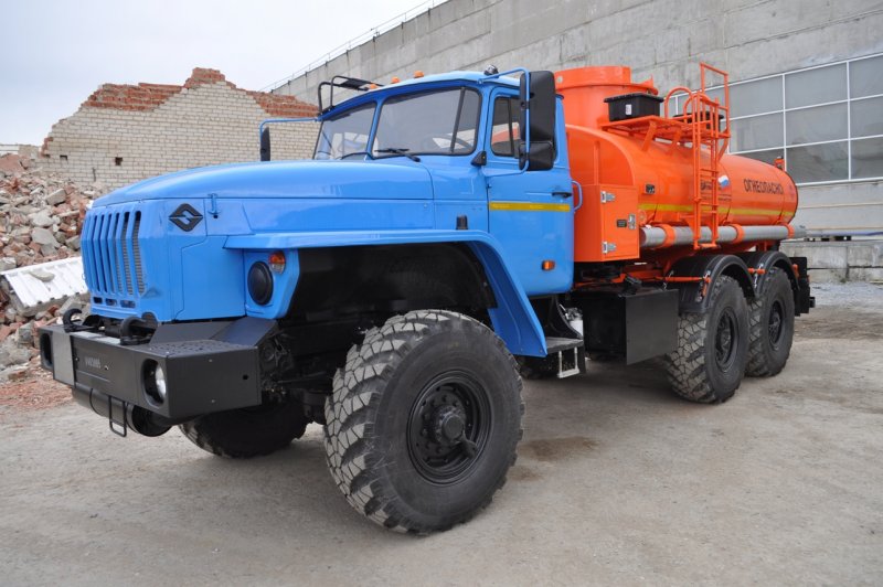 Урал 4320 топливозаправщик