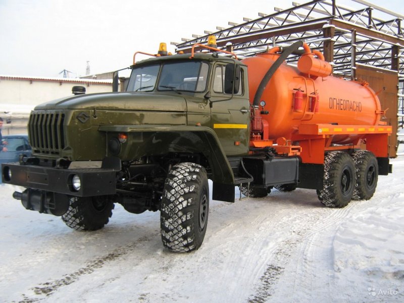 Урал 4320 топливозаправщик