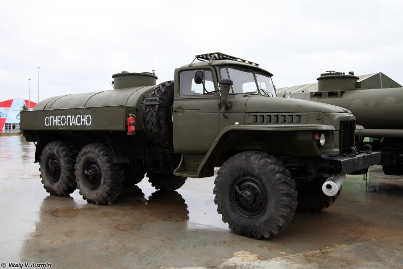 Урал 4320 топливозаправщик военный
