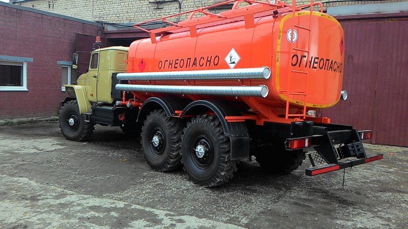Урал 4320 бензовоз