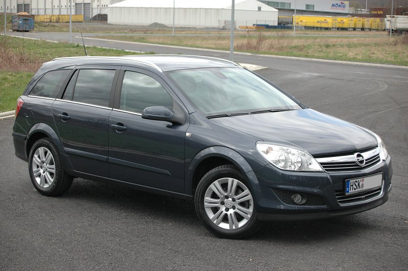 Opel Astra Sports Tourer 2013
