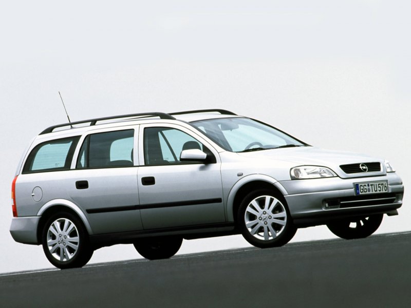 Opel Astra Sports Tourer 2012