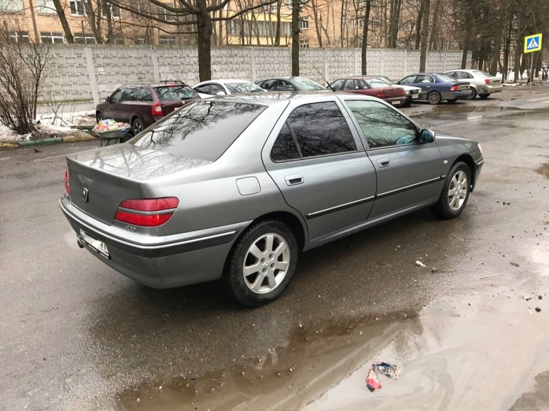 Peugeot 406 серая