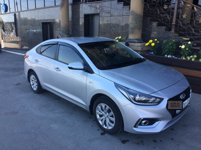 Hyundai Solaris серебристый 2017