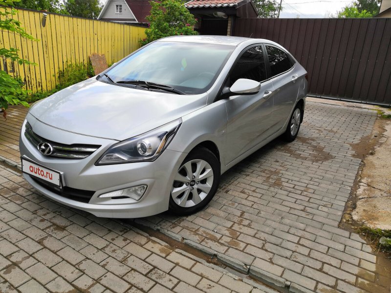 Hyundai Solaris 2015 серебристый