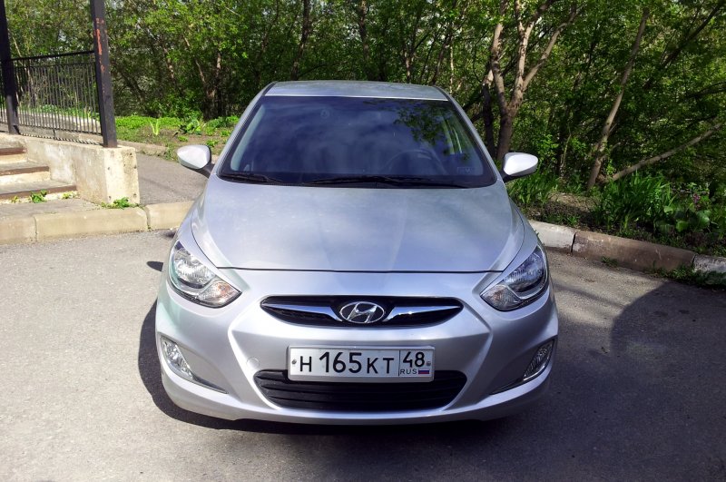 Hyundai Solaris серебристый