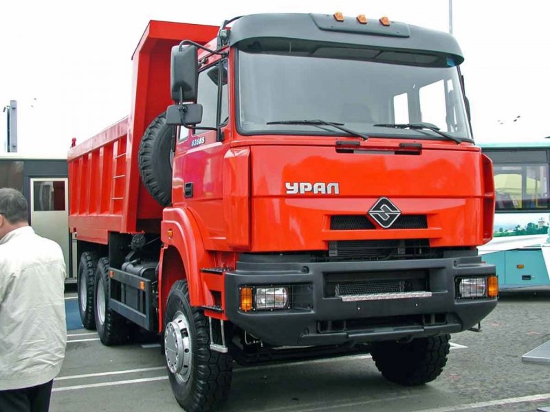 Урал 63685 бортовой бескапотный
