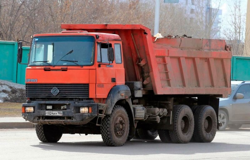 Крепления задних крыльев Урал 63685