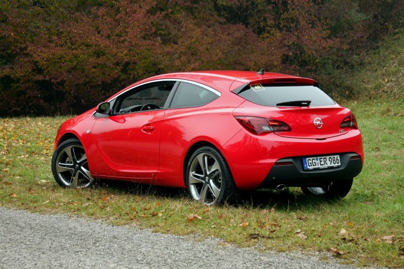 Опель Астра GTC купе