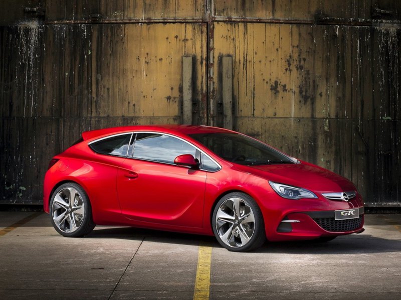 Opel Astra GTC красная