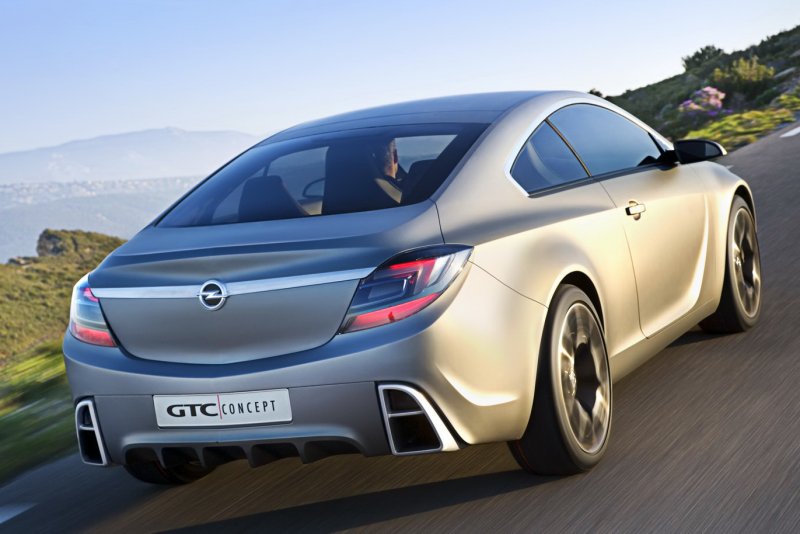 Opel Astra GTC седан