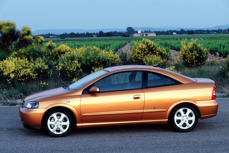Opel Astra g 2000 купе