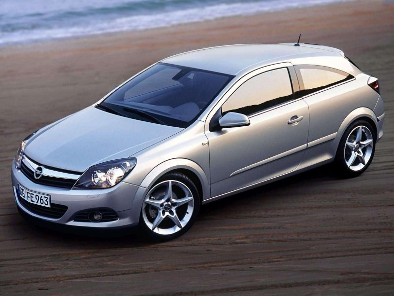 Опель Астра GTC 2005