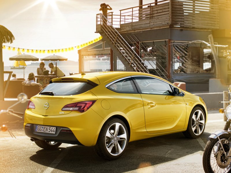 Opel Astra GTC 2011