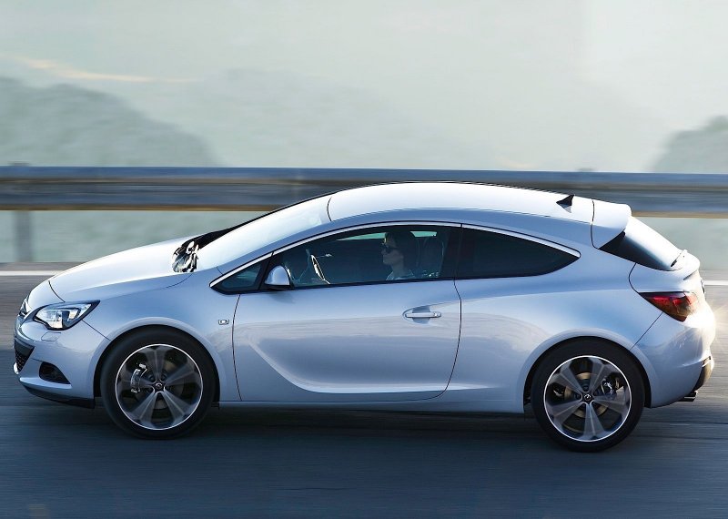 Опель Астра GTC купе 2011