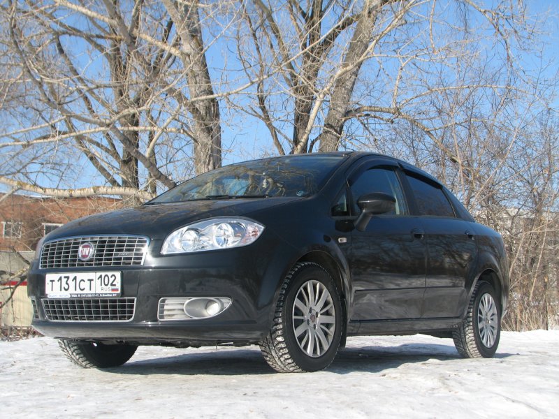Fiat linea черная
