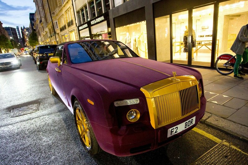 Rolls Royce Phantom фиолетовый