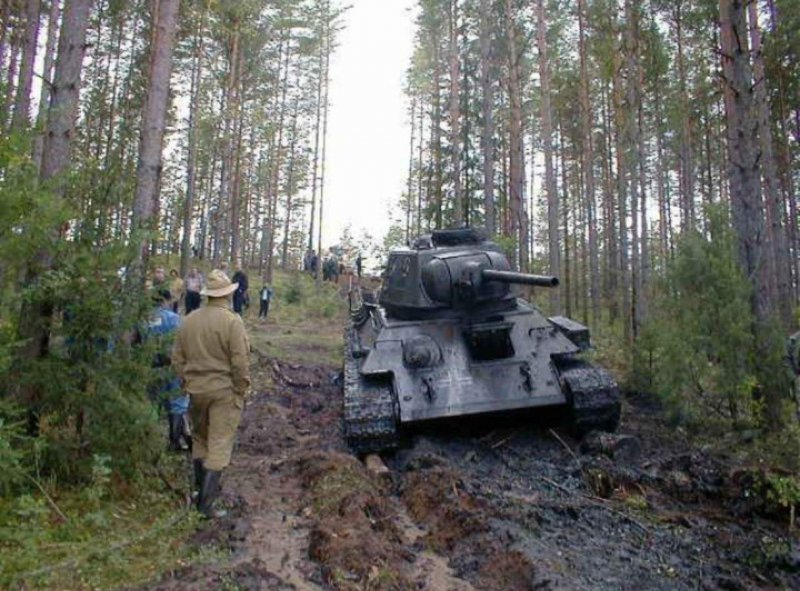 Танк т-34 из болота