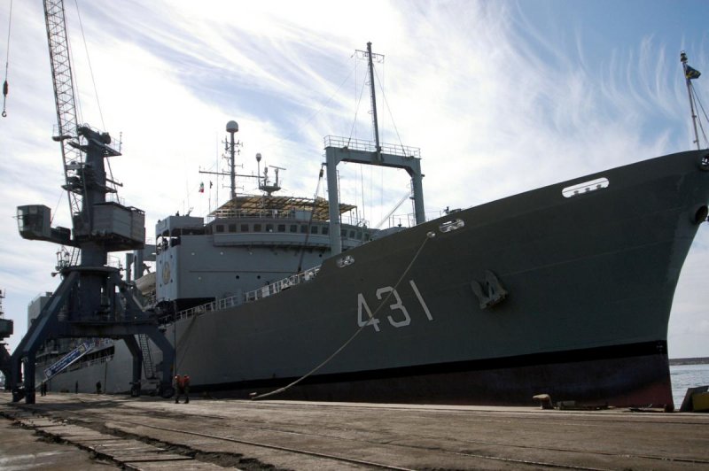 Корабль ВМС Ирана «Харк»