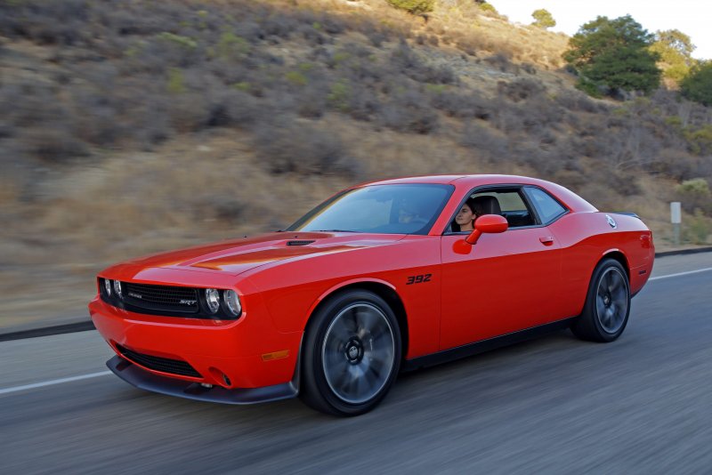 Мустанг dodge Challenger
