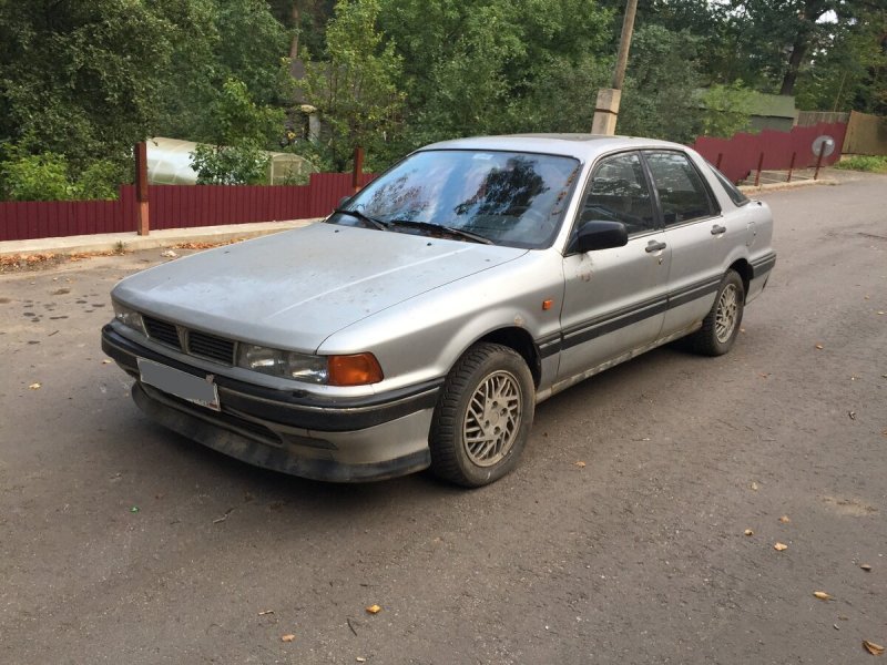 Mitsubishi Галант 1989