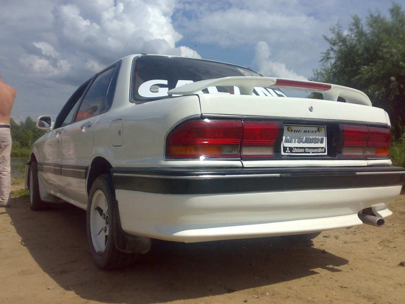 Mitsubishi Галант 1989