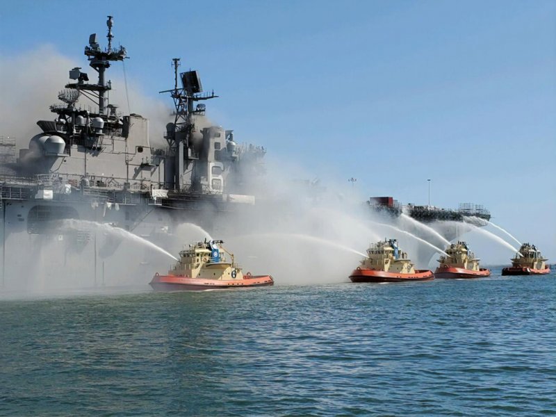 Пожар в ВМС США USS Bonhomme Richard