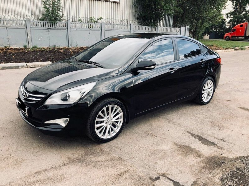Hyundai Solaris 2012 черный